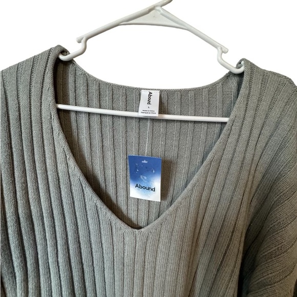 * ❤️NWT LIGHT DRAY RIBBED V-NECK SWEATER   LARGE - Picture 2 of 8